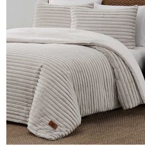 COPY - Frye Faux Fur 3- Piece Comforter Set Brand New